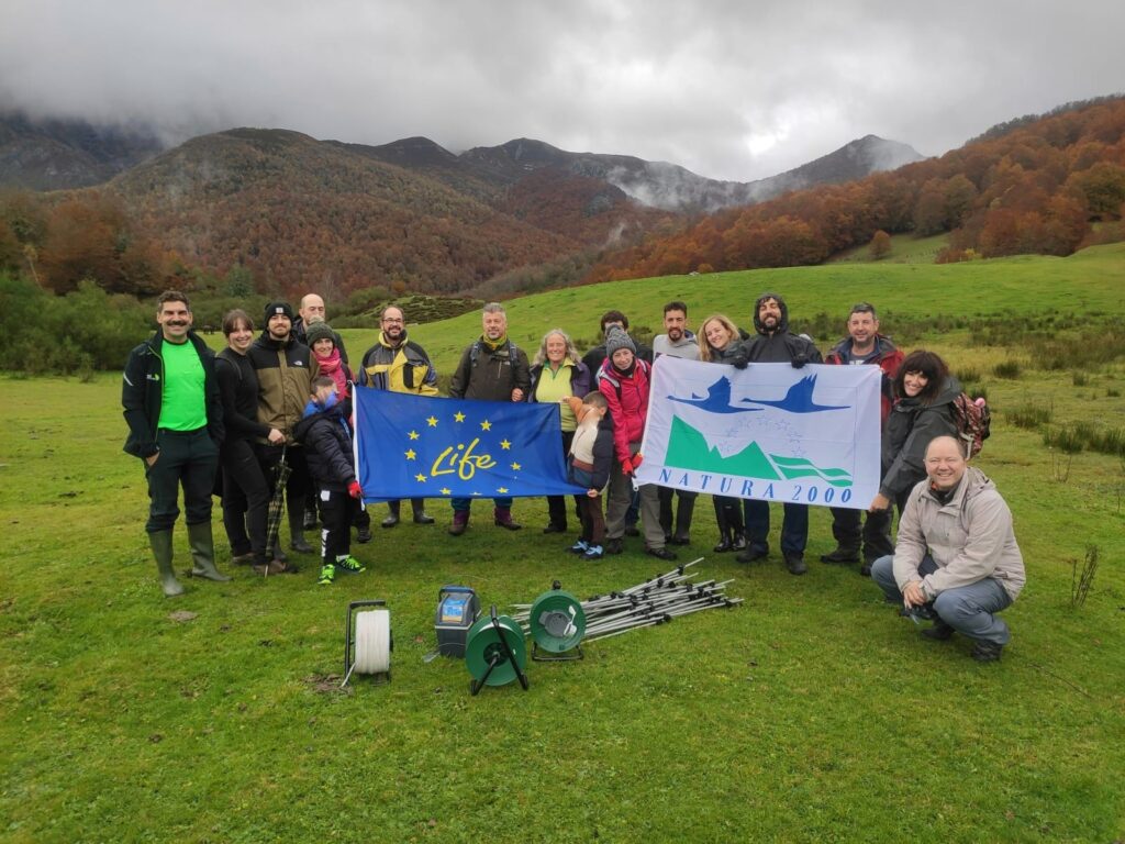 Participantes en Jornada voluntariado ambiental "Mejoramos los humedales de Picos de Europa" LIFE DIVAQUA